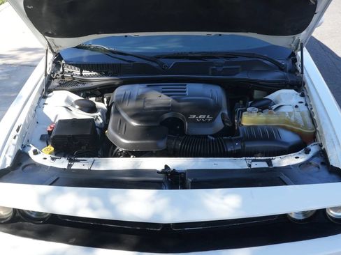 Used 2016 Dodge Challenger SXT RWD image 19