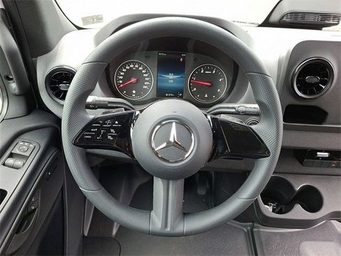 Used 2025 Mercedes-Benz Sprinter 2500 image 20