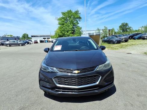 Used 2016 Chevrolet Cruze LT w/ Convenience Package FWD image 2