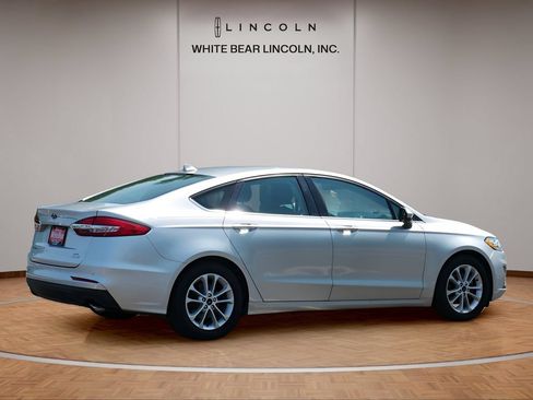 Used 2019 Ford Fusion SE FWD image 5