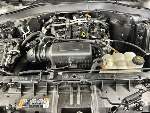 Used 2022 Ford Explorer XLT image 32