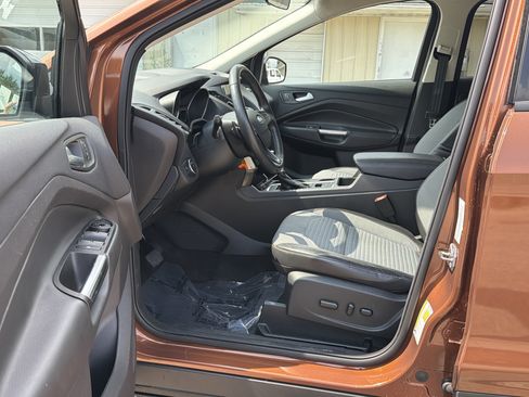 Used 2017 Ford Escape SE w/ Equipment Group 201A AWD/4WD image 13
