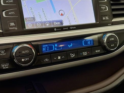 Used 2019 Toyota Highlander Limited image 16