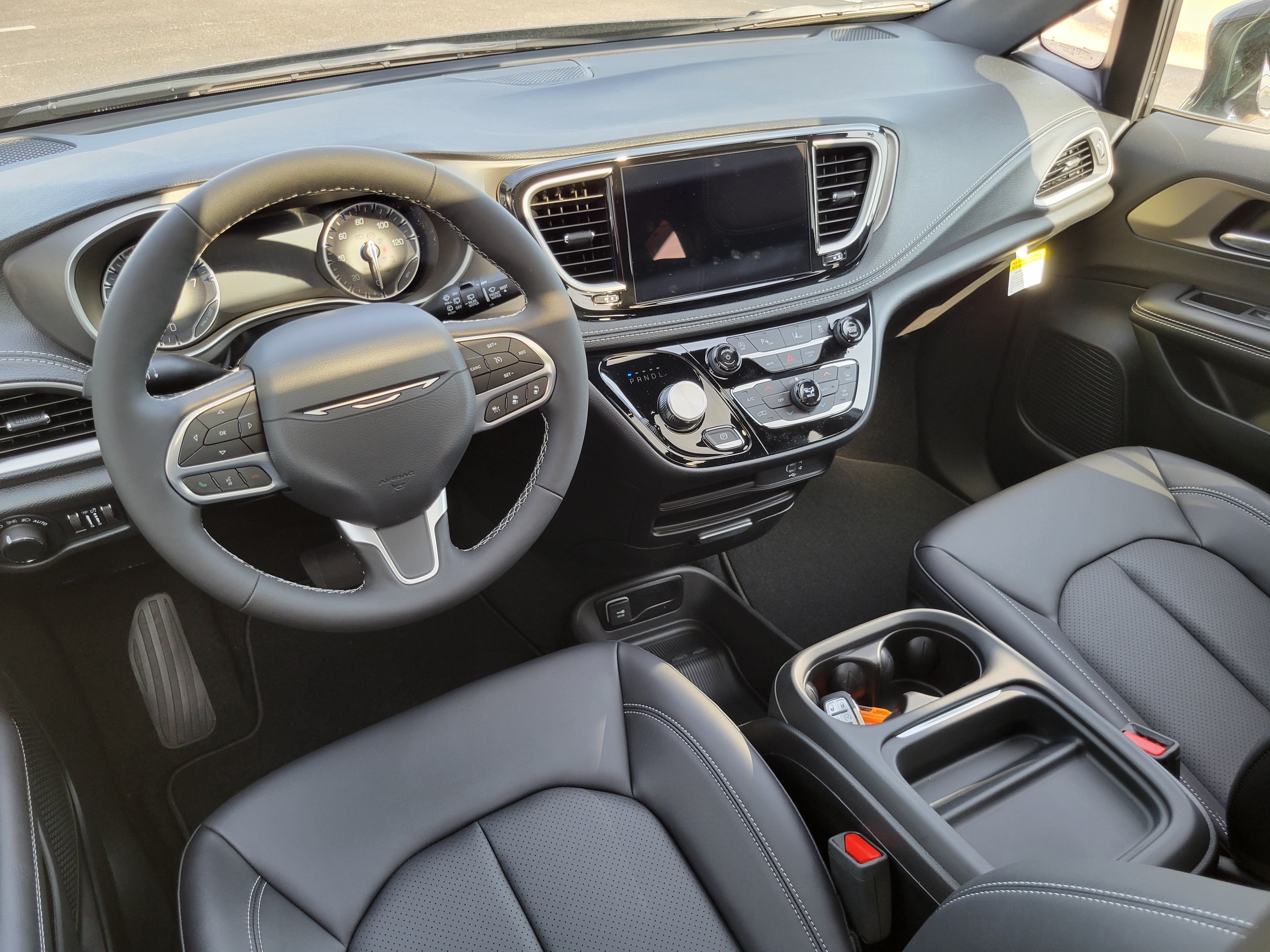 New 2027 Chrysler Pacifica Select w/ Family Tech Group FWD image 18