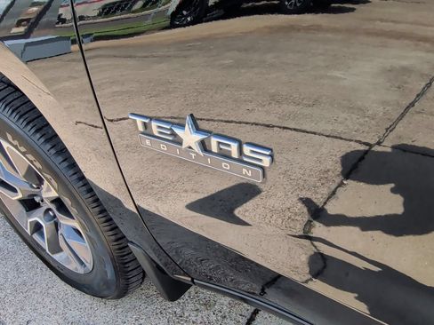 Used 2020 Chevrolet Silverado 1500 LT w/ Texas Edition RWD image 46