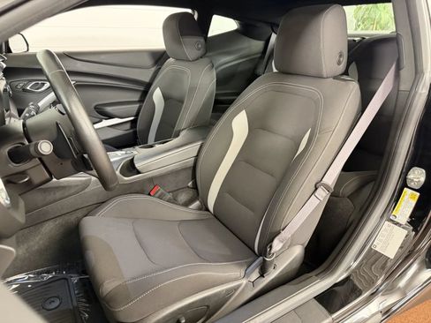 Used 2017 Chevrolet Camaro SS RWD image 13