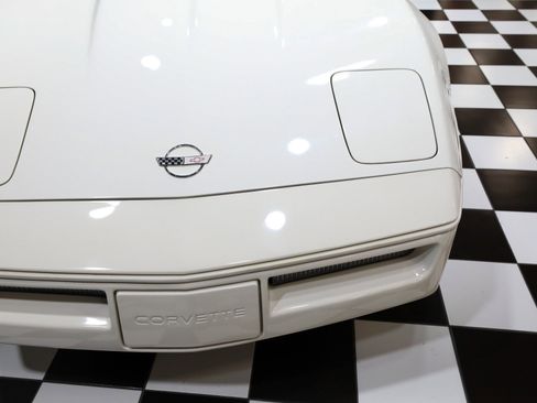Used 1988 Chevrolet Corvette Coupe image 9