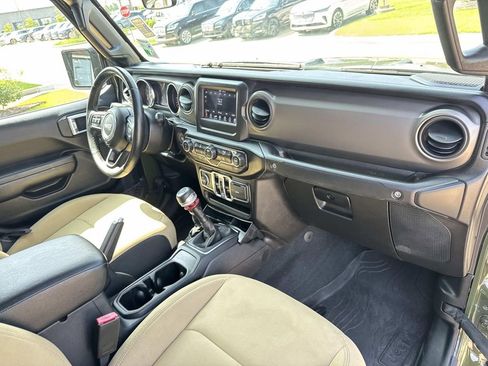Used 2022 Jeep Gladiator Sport AWD/4WD image 16