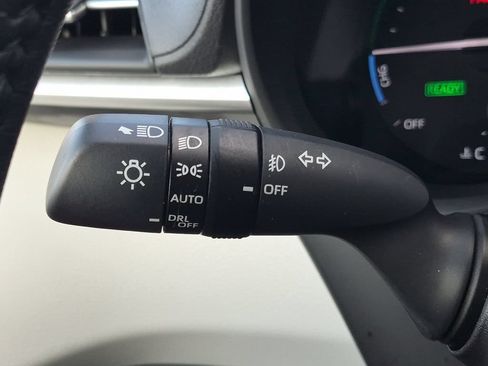 Used 2025 Toyota Sienna XLE FWD image 28