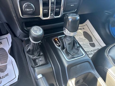 Used 2024 Jeep Wrangler Unlimited Sahara AWD/4WD image 32