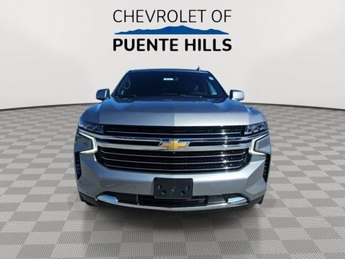 Used 2023 Chevrolet Suburban LT w/ Luxury Package RWD image 3
