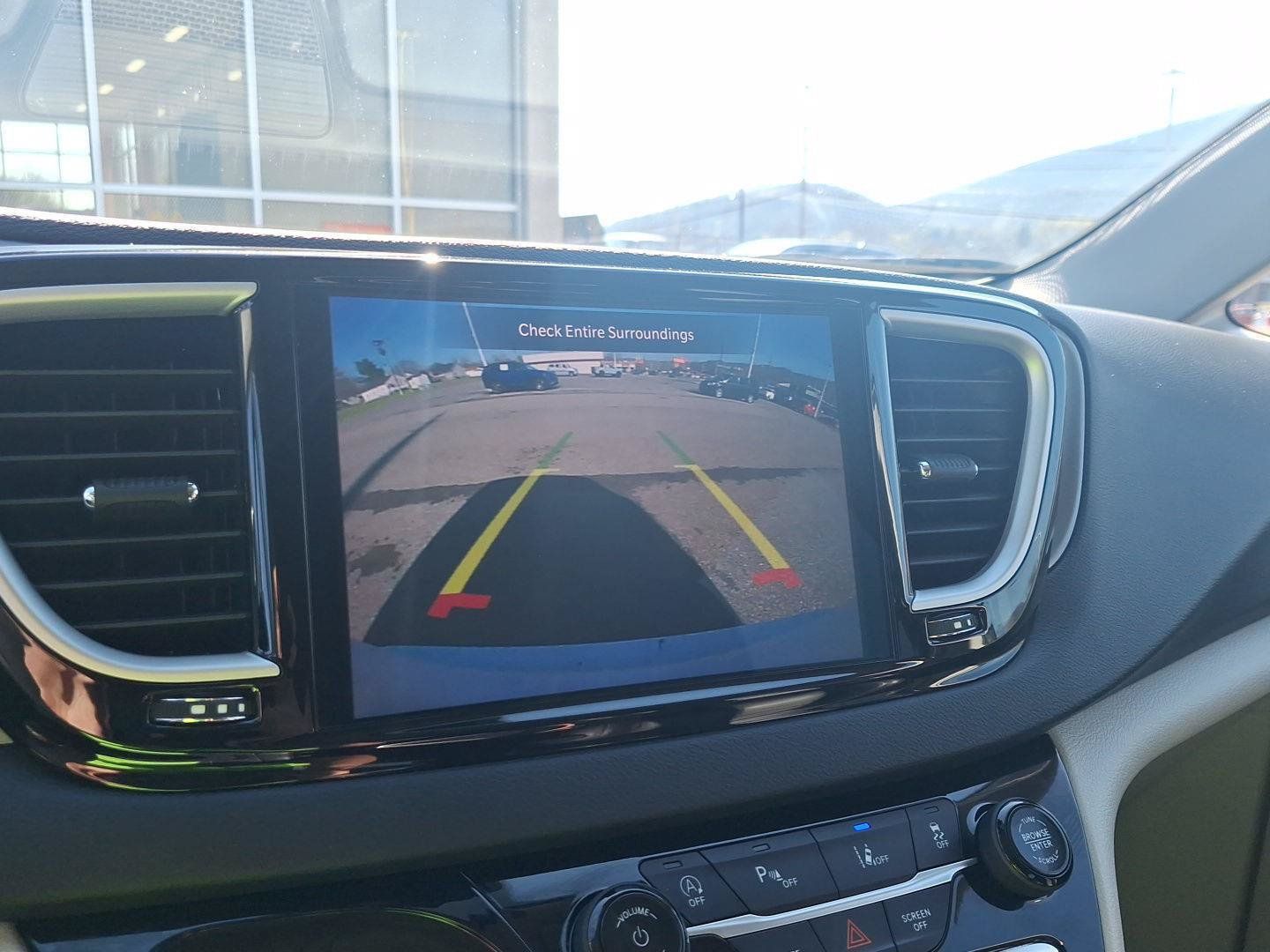 Used 2023 Chrysler Pacifica Touring-L FWD image 27