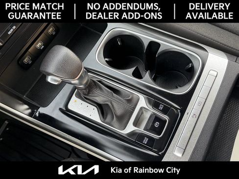 Used 2022 Kia Carnival LX image 24