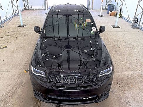Used 2019 Jeep Grand Cherokee SRT image 2