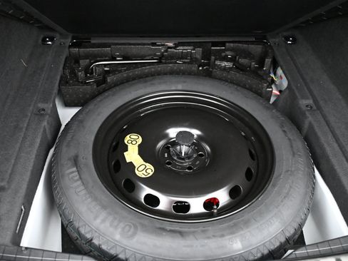 Used 2020 Jaguar F-PACE Premium image 42