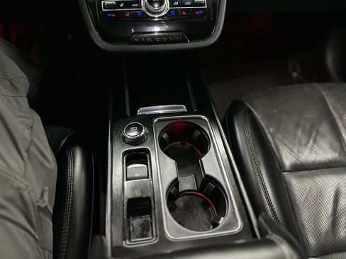 Used 2021 Lincoln Corsair AWD w/ Premium Package image 25