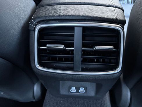 Used 2025 Genesis G70 2.5T image 25