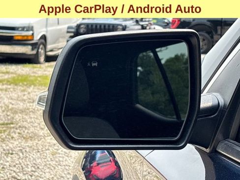 Certified 2023 Chevrolet Traverse LT w/ Rear Camera Mirror Package AWD/4WD image 9