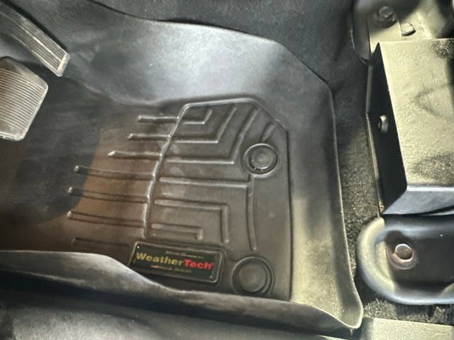 Used 2016 Jeep Wrangler Unlimited Sahara w/ Connectivity Group AWD/4WD image 26