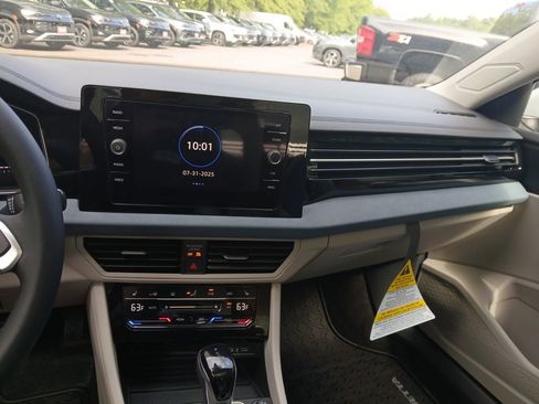 New 2025 Volkswagen Jetta SE image 17