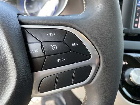 Used 2023 Chrysler Voyager LX FWD image 18