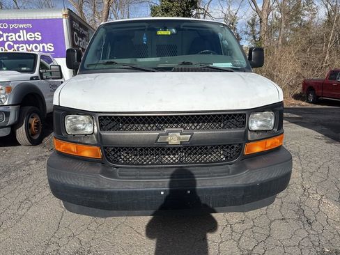 Used 2017 Chevrolet Express 2500 image 2