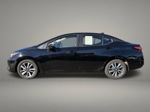 Used 2023 Nissan Versa SV image 2