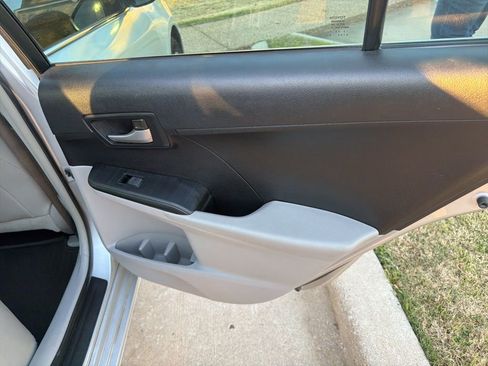 Used 2014 Toyota Camry LE image 16
