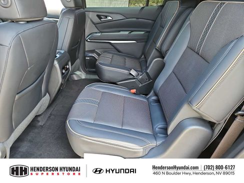Used 2025 Chevrolet Traverse High Country FWD image 19