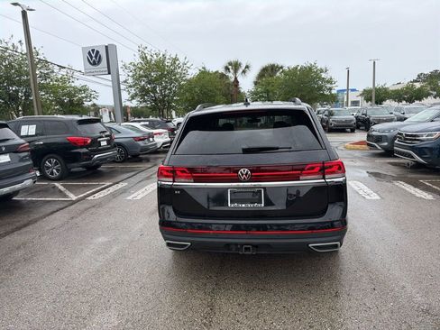 Used 2024 Volkswagen Atlas SE w/ Panoramic Sunroof Package image 7