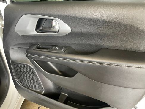 Used 2018 Chrysler Pacifica Touring-L Plus w/ S Appearance Package FWD image 26