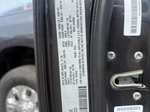 Used 2025 RAM 2500 Big Horn AWD/4WD image 32