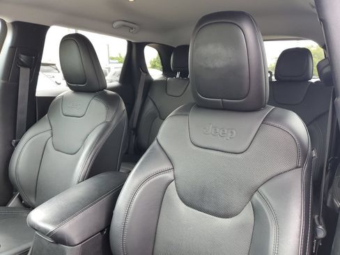 Used 2019 Jeep Cherokee Limited AWD/4WD image 12