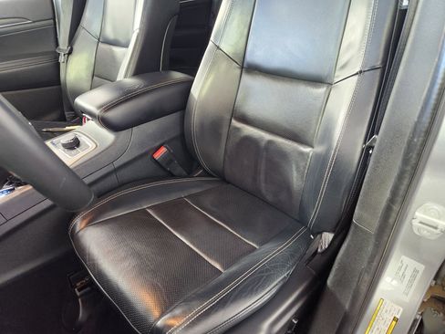 Used 2016 Jeep Grand Cherokee Limited w/ Luxury Group II image 12