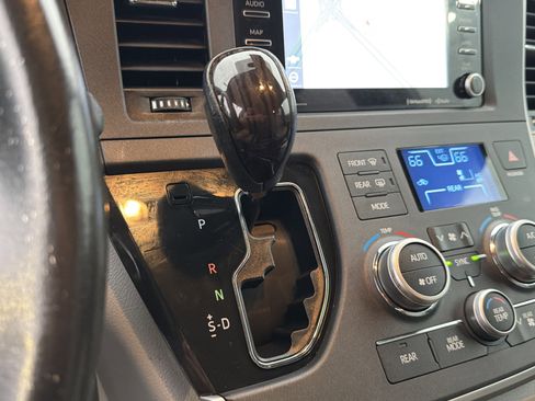 Used 2020 Toyota Sienna XLE image 33