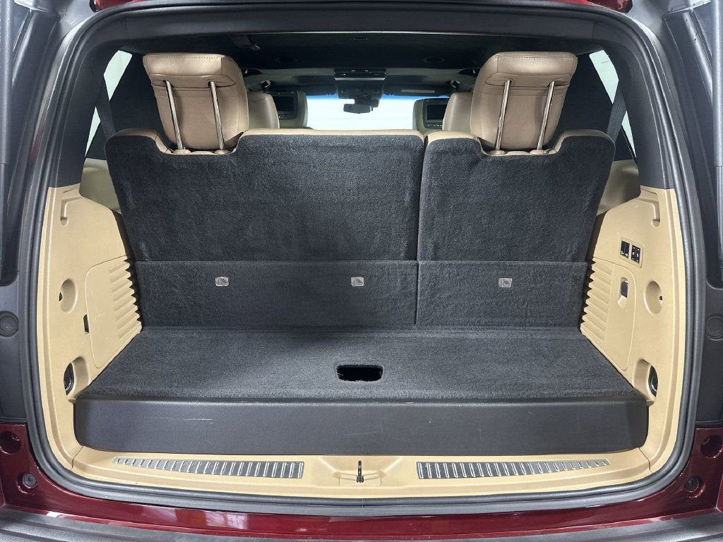 Used 2018 Cadillac Escalade Platinum AWD/4WD image 30