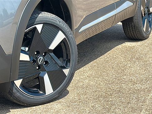 New 2026 Nissan Kicks SR w/ Cold Weather Package FWD image 3