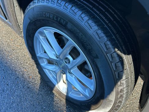 Used 2023 Jeep Grand Cherokee Laredo w/ Luxury Tech Group I image 20