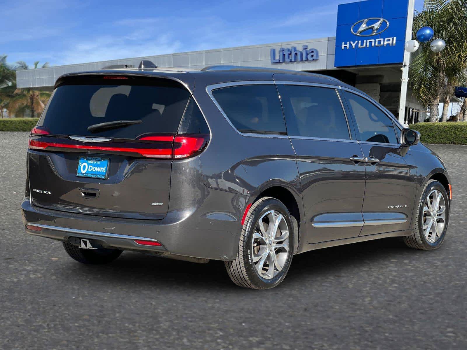 Used 2021 Chrysler Pacifica Pinnacle AWD/4WD image 3