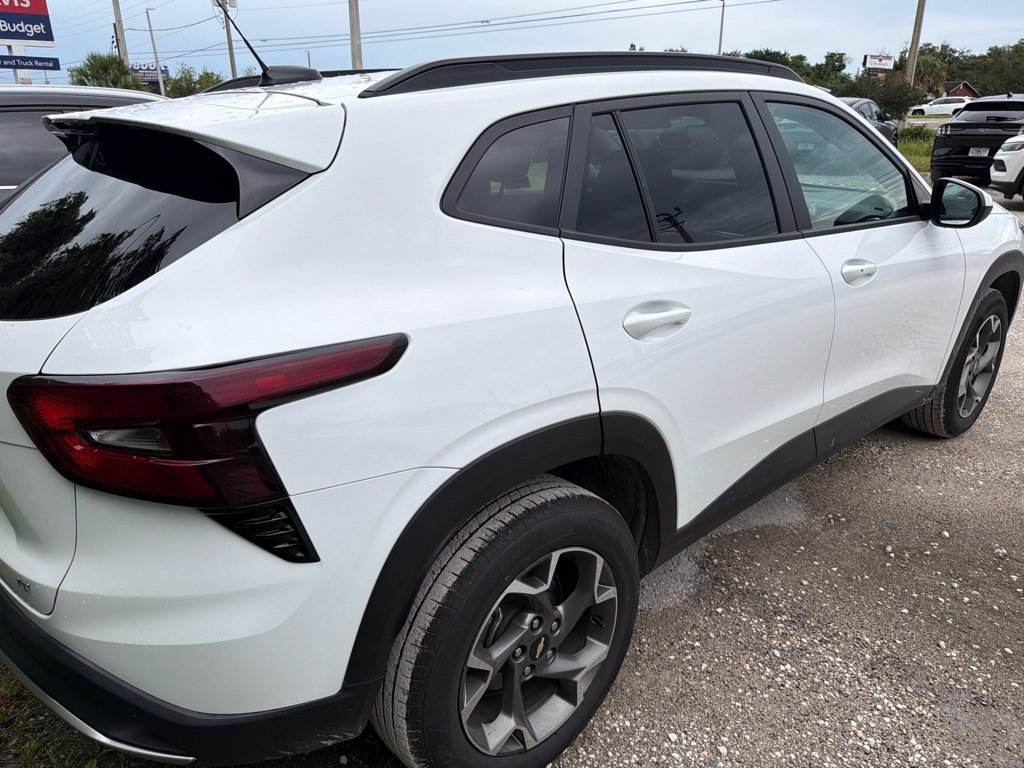 Used 2025 Chevrolet Trax LT w/ LT Convenience Package FWD image 8