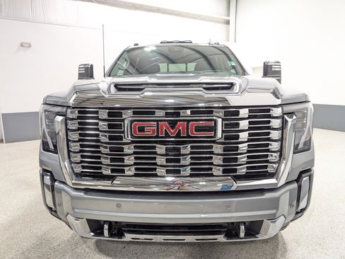 Used 2025 GMC Sierra 3500 Denali w/ Denali Reserve Package image 8