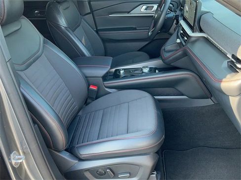 Used 2025 Ford Explorer ST-Line image 31