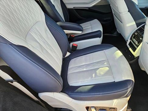 Used 2022 BMW X7 M50i w/ Dynamic Handling Package image 21