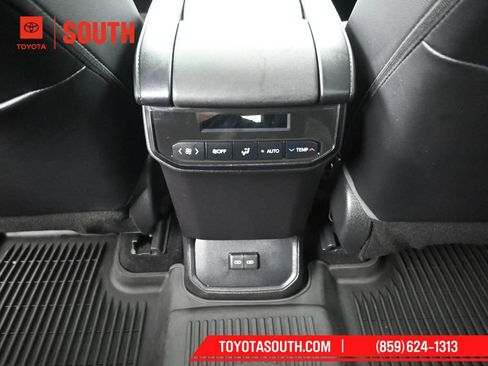 Used 2022 Toyota Highlander XLE image 27