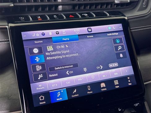 Used 2025 Jeep Grand Cherokee L Limited w/ Black Appearance Package image 32