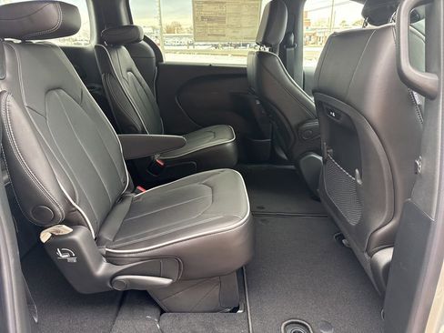 New 2026 Chrysler Pacifica Limited image 30