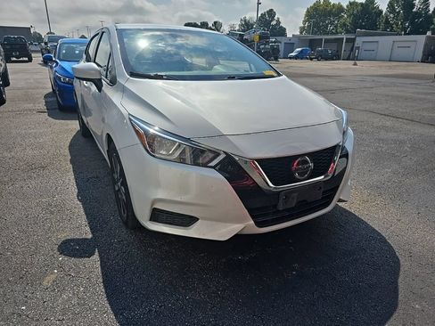 Used 2022 Nissan Versa SV FWD image 1
