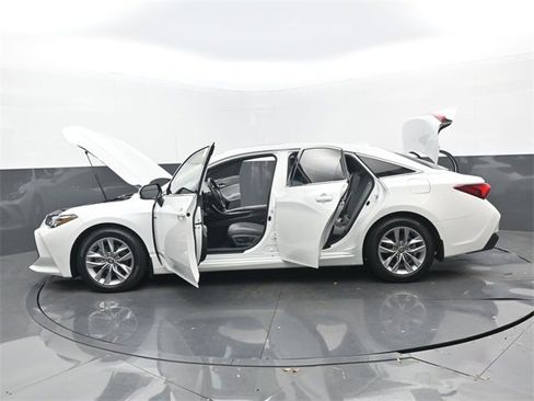Used 2021 Toyota Avalon XLE image 36