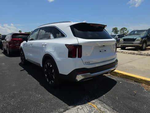 Certified 2024 Kia Sorento EX w/ Panoramic Sunroof Package FWD image 13