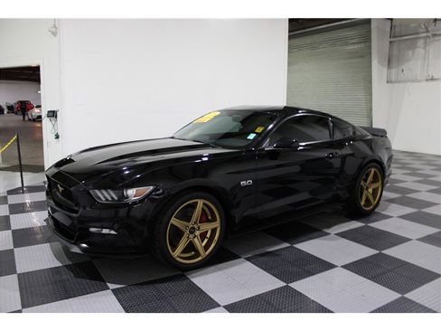 Used 2015 Ford Mustang GT image 7